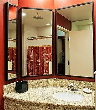 Courtyard By Marriott Ottawa East Hotel