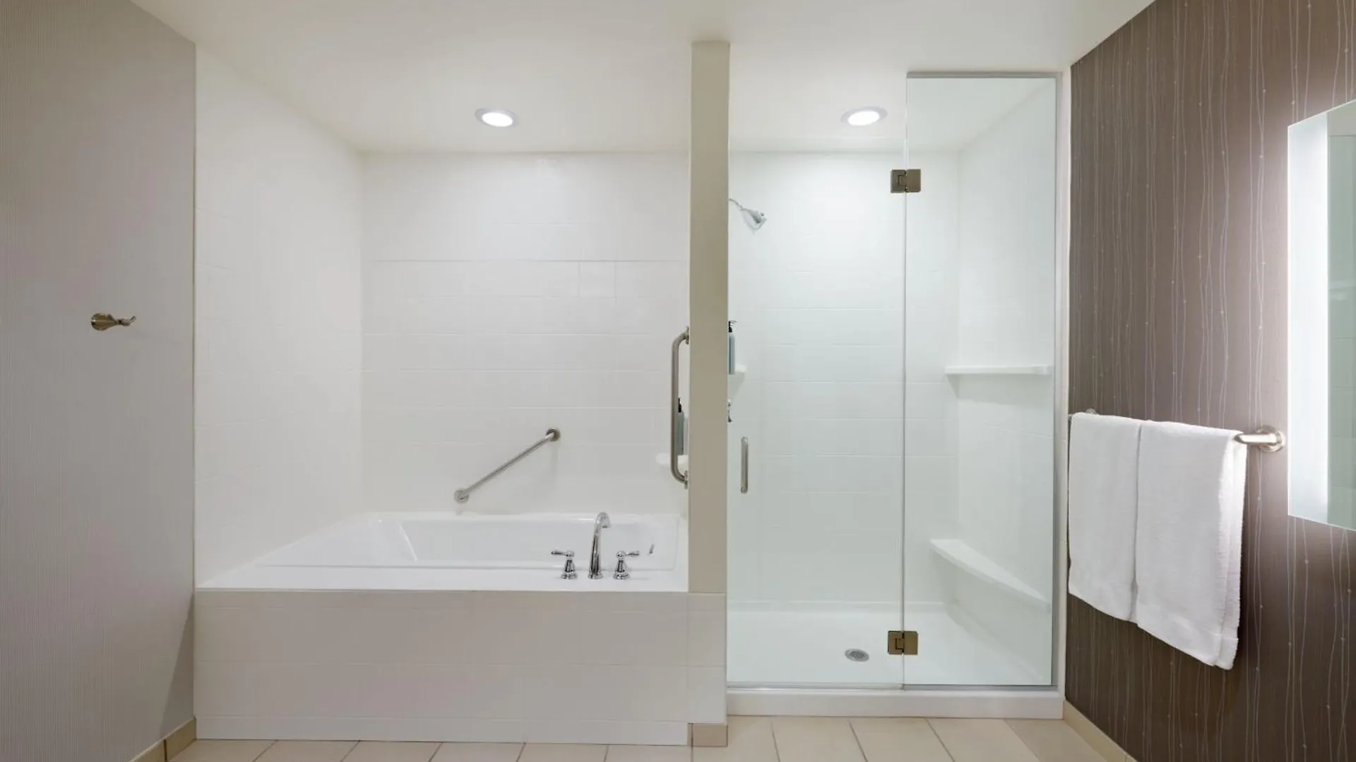 Courtyard By Marriott Ottawa East Hotel