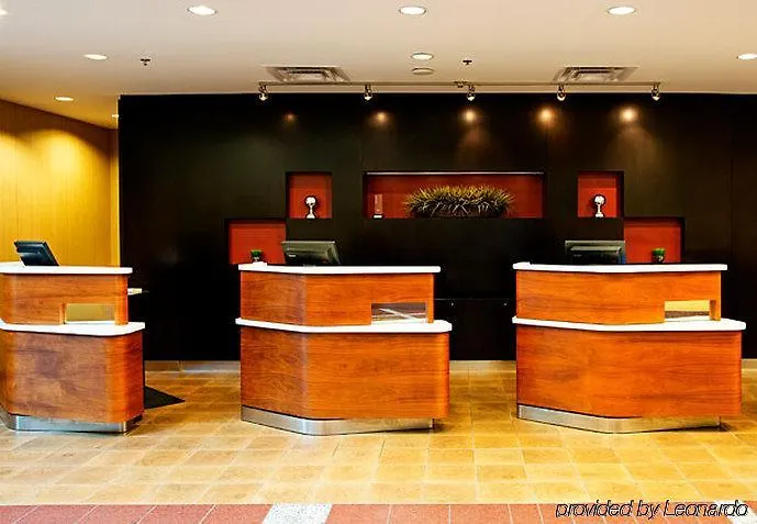Courtyard By Marriott Ottawa East Hotel 3*,