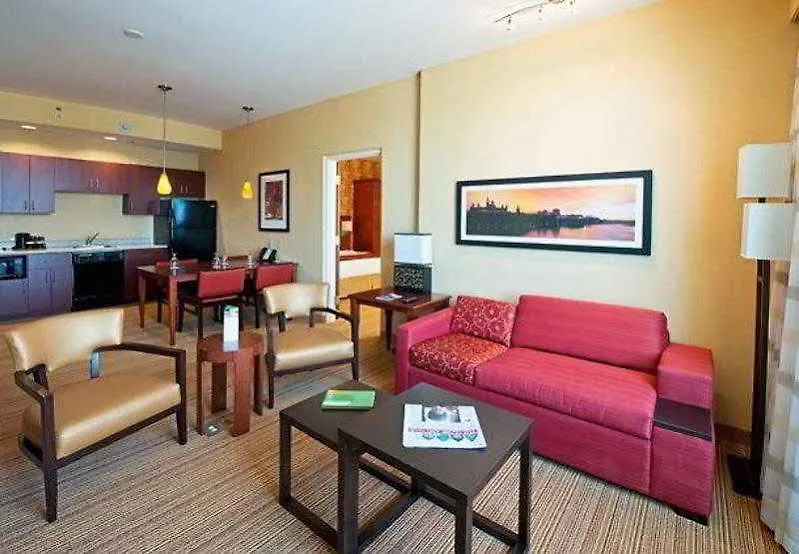 Courtyard By Marriott Ottawa East Hotel 3*,