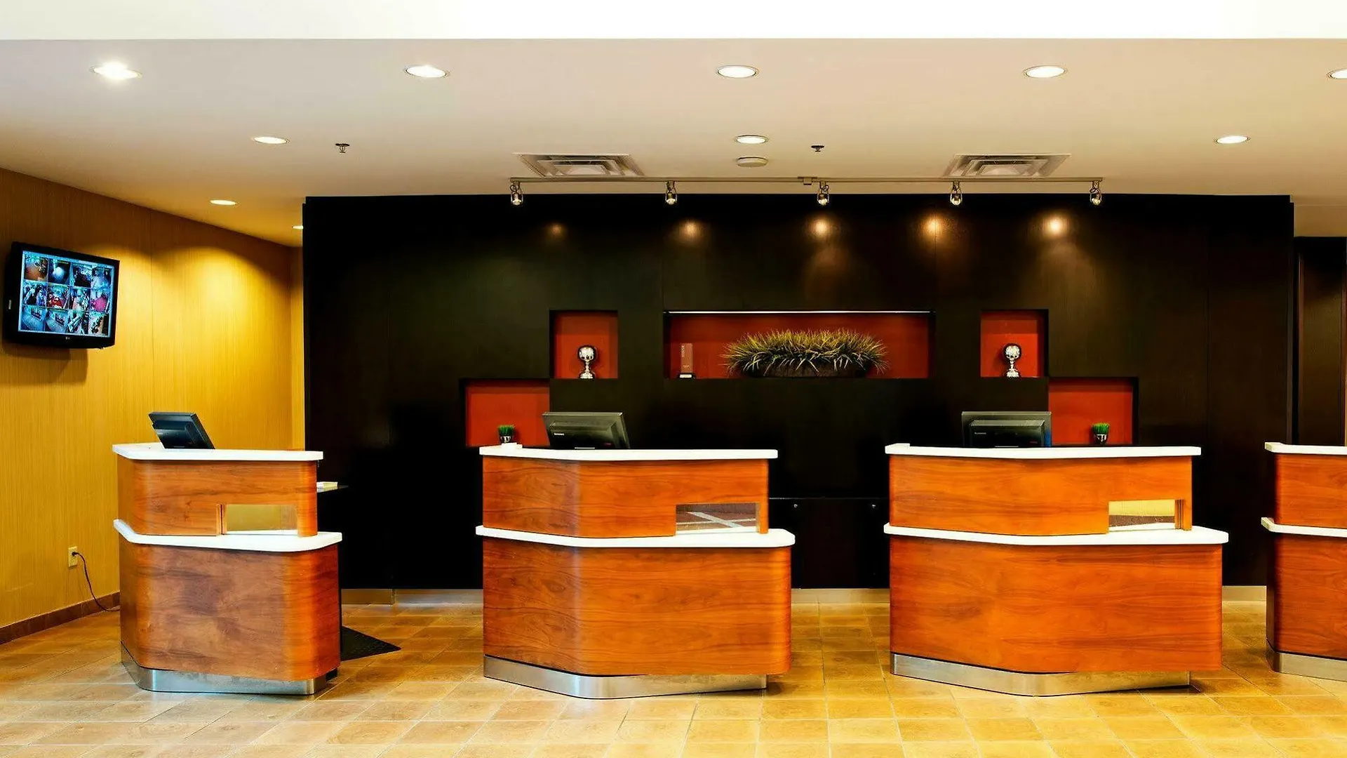 Courtyard By Marriott Ottawa East Hotel